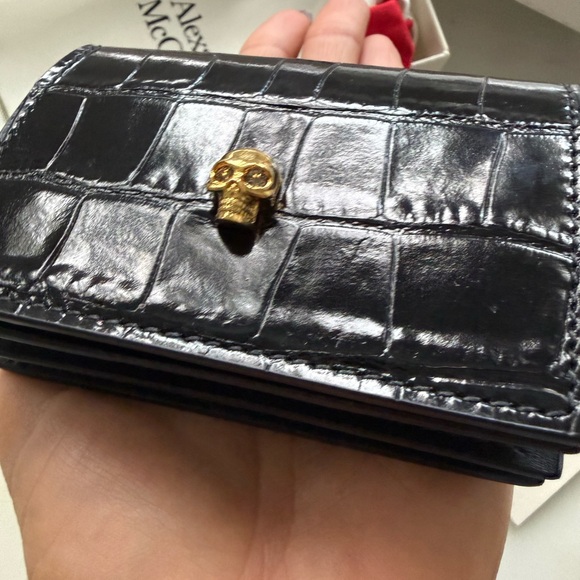 NEW Alexander McQueen Black Croc-Embossed Crossbody Cardholder on chain - Picture 4 of 16